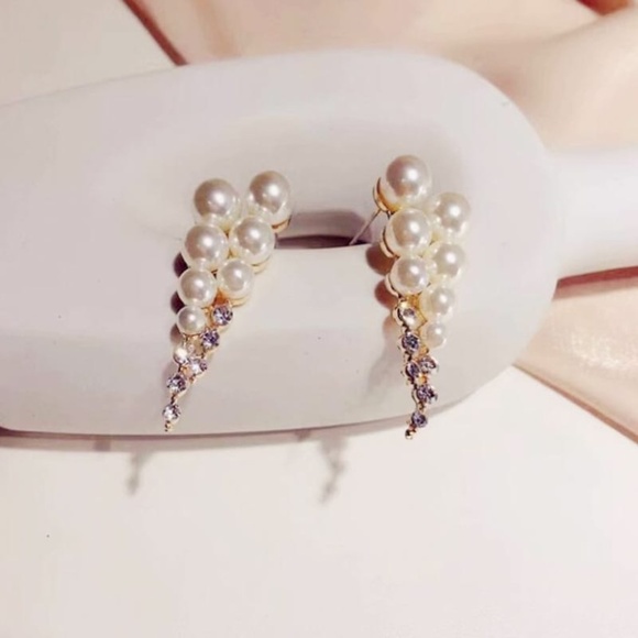 **CHARLINE* Pearl x Rhinestone Fashion Earrings - Picture 2 of 5